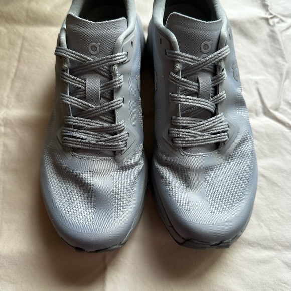 On Cloud Cloudzone Women’s Size 7 Gray Lightweight Running Shoes Sneakers